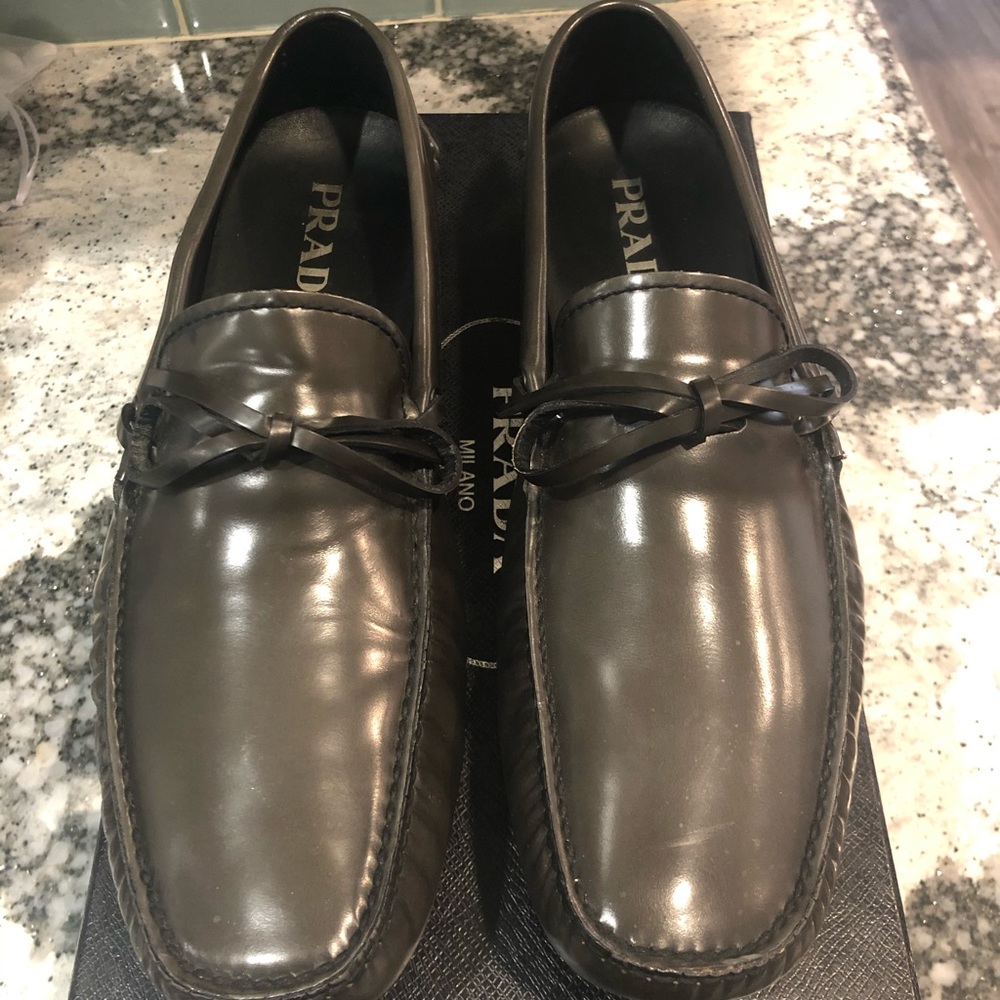 Mens PRADA  gray patent leather driving loafers